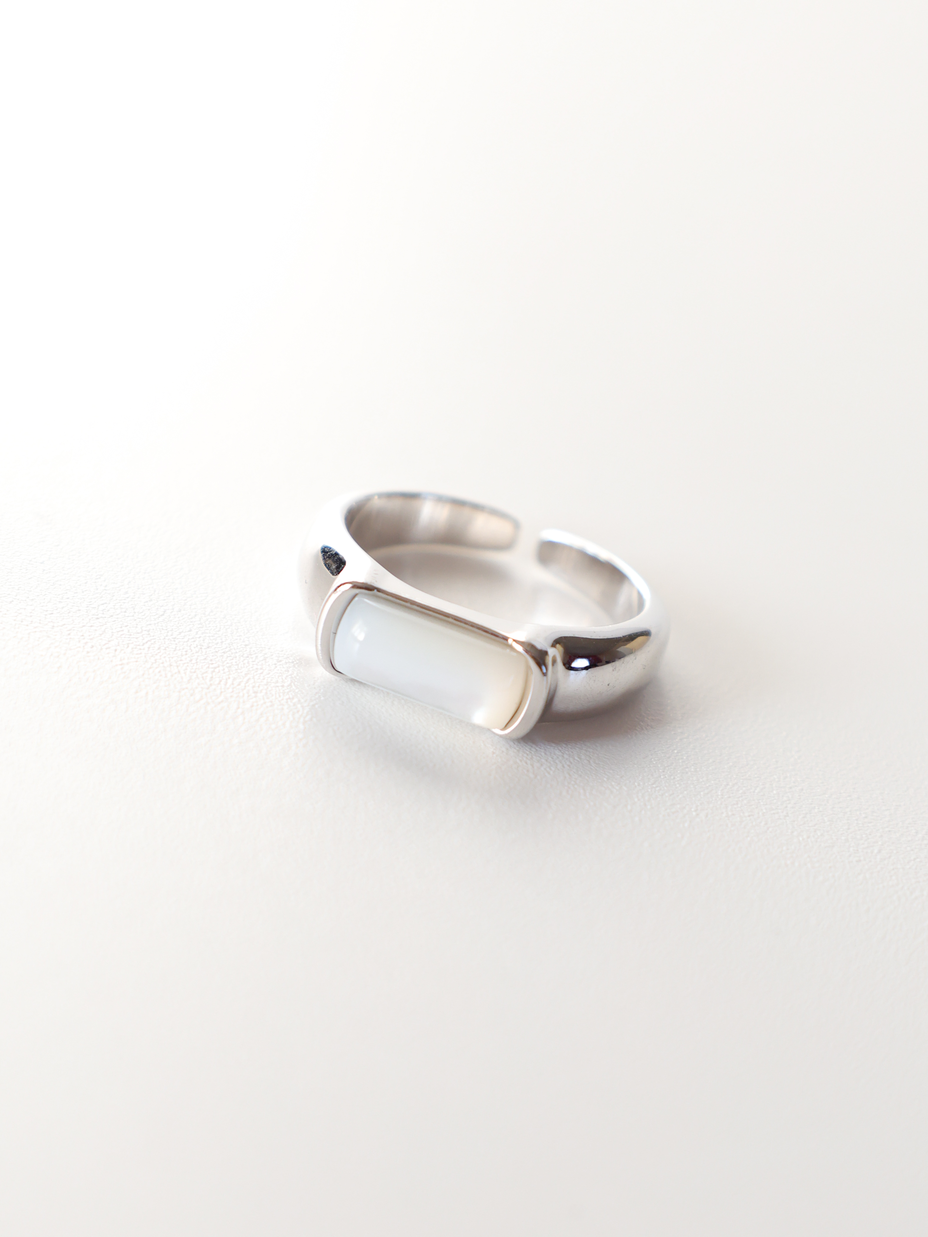Level K Кольцо со вставкой из перламутра, арт. RING138
